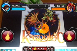 画像ギャラリー No.009のサムネイル画像 / ［TGS 2013］イスラエルからきた魔界の扉。出現した魔物の攻撃を，身体を動かして回避する！　ボードとアプリを融合させたARゲーム「Kazooloo」