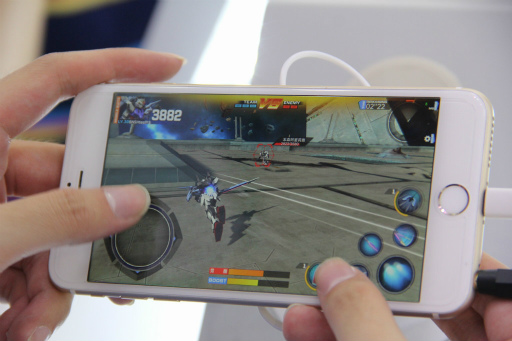画像ギャラリー No.003のサムネイル画像 / ［CJ2017］タイマン仕様のスマホ版「エクバ」か？ 「機動戦士ガンダム エクストリームバーサス」シリーズと思われるスマホアプリがプレイアブル出展