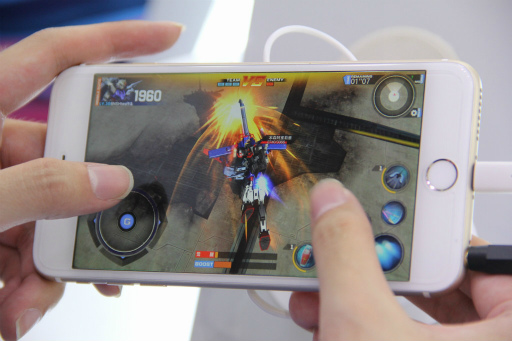 画像ギャラリー No.005のサムネイル画像 / ［CJ2017］タイマン仕様のスマホ版「エクバ」か？ 「機動戦士ガンダム エクストリームバーサス」シリーズと思われるスマホアプリがプレイアブル出展