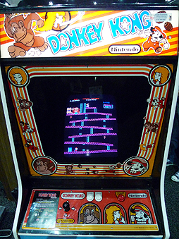 画像ギャラリー No.006のサムネイル画像 / 今年もE3に「Videogame History Museum」が出展。レトロなアーケードゲーム筐体や家庭用ゲーム機がズラリ勢揃い