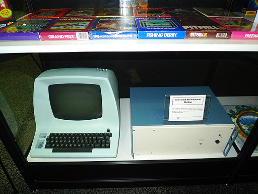 画像ギャラリー No.032のサムネイル画像 / 今年もE3に「Videogame History Museum」が出展。レトロなアーケードゲーム筐体や家庭用ゲーム機がズラリ勢揃い
