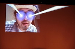 画像ギャラリー No.008のサムネイル画像 / ［CEDEC 2013］CEDEC 2013初日基調講演レポート。インターネットとARが切り開く，変化する 時代における新しいエンターテイメントの姿