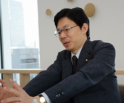 画像ギャラリー No.012のサムネイル画像 / 電王戦は，21世紀を生きる人類を映し出す鏡なのかも――将棋棋士・谷川浩司氏がゲストの「ゲーマーはもっと経営者を目指すべき！」第16回