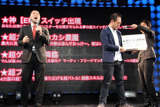 画像ギャラリー No.025のサムネイル画像 / 「ニコニコ超会議3」の出展企業による「仁義なきプレゼンバトル」の頂上決戦が開催。ゲーム企業も参戦した会場の模様をレポート