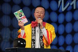 画像ギャラリー No.028のサムネイル画像 / 「ニコニコ超会議3」の出展企業による「仁義なきプレゼンバトル」の頂上決戦が開催。ゲーム企業も参戦した会場の模様をレポート