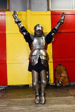 画像ギャラリー No.001のサムネイル画像 / 「DARK SOULS II」の剣術指導をしたジェイ・ノイズ氏に「騎士道剣術」を教えてもらった。中世文化を伝えるティンタジェルの門を叩く