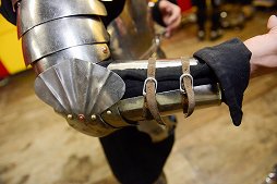 画像ギャラリー No.031のサムネイル画像 / 「DARK SOULS II」の剣術指導をしたジェイ・ノイズ氏に「騎士道剣術」を教えてもらった。中世文化を伝えるティンタジェルの門を叩く