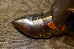 画像ギャラリー No.035のサムネイル画像 / 「DARK SOULS II」の剣術指導をしたジェイ・ノイズ氏に「騎士道剣術」を教えてもらった。中世文化を伝えるティンタジェルの門を叩く