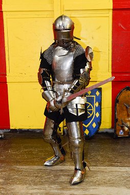 画像ギャラリー No.037のサムネイル画像 / 「DARK SOULS II」の剣術指導をしたジェイ・ノイズ氏に「騎士道剣術」を教えてもらった。中世文化を伝えるティンタジェルの門を叩く