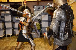 画像ギャラリー No.044のサムネイル画像 / 「DARK SOULS II」の剣術指導をしたジェイ・ノイズ氏に「騎士道剣術」を教えてもらった。中世文化を伝えるティンタジェルの門を叩く