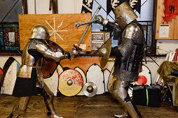 画像ギャラリー No.045のサムネイル画像 / 「DARK SOULS II」の剣術指導をしたジェイ・ノイズ氏に「騎士道剣術」を教えてもらった。中世文化を伝えるティンタジェルの門を叩く