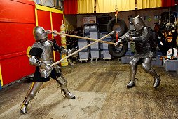 画像ギャラリー No.049のサムネイル画像 / 「DARK SOULS II」の剣術指導をしたジェイ・ノイズ氏に「騎士道剣術」を教えてもらった。中世文化を伝えるティンタジェルの門を叩く