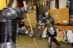 画像ギャラリー No.050のサムネイル画像 / 「DARK SOULS II」の剣術指導をしたジェイ・ノイズ氏に「騎士道剣術」を教えてもらった。中世文化を伝えるティンタジェルの門を叩く