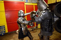 画像ギャラリー No.052のサムネイル画像 / 「DARK SOULS II」の剣術指導をしたジェイ・ノイズ氏に「騎士道剣術」を教えてもらった。中世文化を伝えるティンタジェルの門を叩く