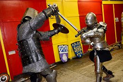 画像ギャラリー No.054のサムネイル画像 / 「DARK SOULS II」の剣術指導をしたジェイ・ノイズ氏に「騎士道剣術」を教えてもらった。中世文化を伝えるティンタジェルの門を叩く