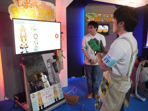 画像ギャラリー No.002のサムネイル画像 / ［TGS 2014］ハゲ頭をバーコードリーダーでスキャン，エプロンを着けてお遊戯，ネズミに乗って大冒険……神奈川工科大学ブースレポート＆インタビュー