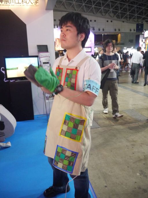 画像ギャラリー No.007のサムネイル画像 / ［TGS 2014］ハゲ頭をバーコードリーダーでスキャン，エプロンを着けてお遊戯，ネズミに乗って大冒険……神奈川工科大学ブースレポート＆インタビュー