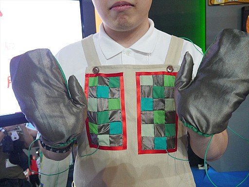 画像ギャラリー No.009のサムネイル画像 / ［TGS 2014］ハゲ頭をバーコードリーダーでスキャン，エプロンを着けてお遊戯，ネズミに乗って大冒険……神奈川工科大学ブースレポート＆インタビュー