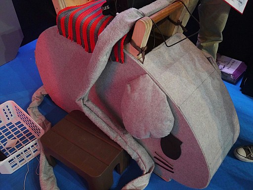 画像ギャラリー No.011のサムネイル画像 / ［TGS 2014］ハゲ頭をバーコードリーダーでスキャン，エプロンを着けてお遊戯，ネズミに乗って大冒険……神奈川工科大学ブースレポート＆インタビュー