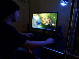 画像ギャラリー No.004のサムネイル画像 / ［TGS 2014］家族や上司の視線を気にせず“ぼっち”になれる，究極の一人空間「ぼっちてんと」を物販ブースで取材してきた
