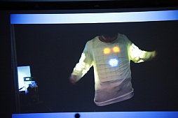 画像ギャラリー No.006のサムネイル画像 / ［CEDEC 2015］ディスプレイを着る？　「ゲーミング・スーツ」がもたらす新たなゲーム体験とは