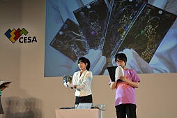 画像ギャラリー No.017のサムネイル画像 / ［TGS 2015］「イナウサ」の妖怪メダルや田中将大選手のサインボールなど，数々のレアアイテムが出品されたチャリティオークションをレポート