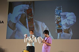 画像ギャラリー No.026のサムネイル画像 / ［TGS 2015］「イナウサ」の妖怪メダルや田中将大選手のサインボールなど，数々のレアアイテムが出品されたチャリティオークションをレポート