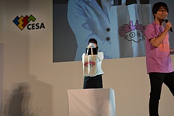 画像ギャラリー No.035のサムネイル画像 / ［TGS 2015］「イナウサ」の妖怪メダルや田中将大選手のサインボールなど，数々のレアアイテムが出品されたチャリティオークションをレポート