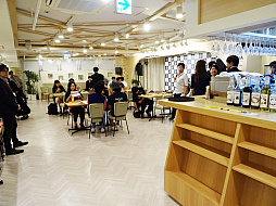 画像ギャラリー No.029のサムネイル画像 / ゲーム観戦の面白さを発信する「Theater Cafe ＆ Dinning “STORIA”」のオープニングイベントをレポート
