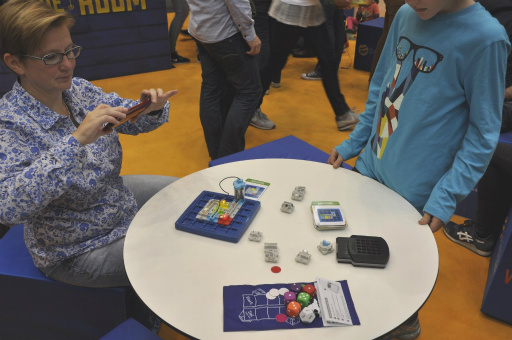 画像ギャラリー No.001のサムネイル画像 / ［SPIEL’16］電気回路やプログラミングの基礎をゲームで学ぶ。理系シリアスボードゲームをプレイしてみた