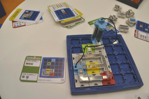 画像ギャラリー No.003のサムネイル画像 / ［SPIEL’16］電気回路やプログラミングの基礎をゲームで学ぶ。理系シリアスボードゲームをプレイしてみた