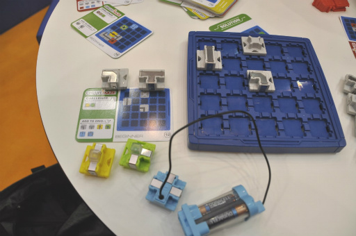 画像ギャラリー No.004のサムネイル画像 / ［SPIEL’16］電気回路やプログラミングの基礎をゲームで学ぶ。理系シリアスボードゲームをプレイしてみた