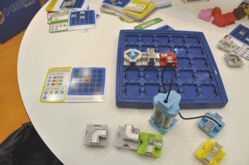 画像ギャラリー No.006のサムネイル画像 / ［SPIEL’16］電気回路やプログラミングの基礎をゲームで学ぶ。理系シリアスボードゲームをプレイしてみた