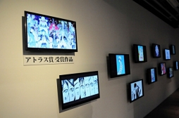 画像ギャラリー No.021のサムネイル画像 / シリーズ20周年を記念したイベント「ペルソナ20thフェス」が東京・秋葉原で本日開幕。橋野 桂氏へのサプライズもあった内覧会の模様をレポート