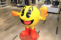 画像ギャラリー No.016のサムネイル画像 / 銀座三越で開催中のパックマン生誕37周年イベント「PAC-MAN meets Ginza Mitsukoshi」に行ってみた。先行販売グッズがずらり