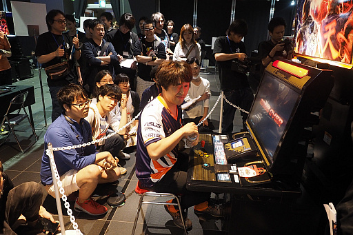 画像ギャラリー No.014のサムネイル画像 / 写真で振り返るEVO Japanプレ大会「賽[sài]」の2日間。メインタイトルの優勝者インタビューも掲載