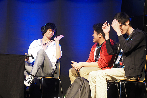 画像ギャラリー No.015のサムネイル画像 / 写真で振り返るEVO Japanプレ大会「賽[sài]」の2日間。メインタイトルの優勝者インタビューも掲載