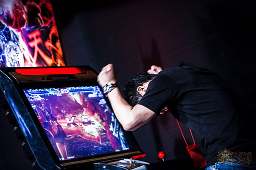 画像ギャラリー No.030のサムネイル画像 / 写真で振り返るEVO Japanプレ大会「賽[sài]」の2日間。メインタイトルの優勝者インタビューも掲載