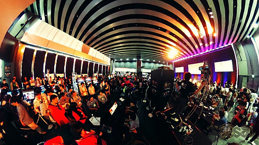画像ギャラリー No.037のサムネイル画像 / 写真で振り返るEVO Japanプレ大会「賽[sài]」の2日間。メインタイトルの優勝者インタビューも掲載