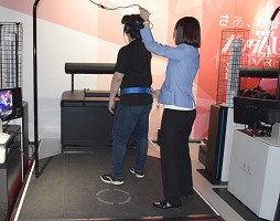 画像ギャラリー No.007のサムネイル画像 / VR ZONEの新アクティビティ「ガンダムユニコーンVR 激突・ダイバ上空」レポート。夜のお台場上空でUCガンダムとシナンジュが激突