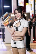 画像ギャラリー No.353のサムネイル画像 / ［TGS 2017］これを見ないとTGSが終わらない？　恒例のコンパニオン・コスプレイヤー写真集第1弾をお届け