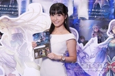 画像ギャラリー No.418のサムネイル画像 / ［TGS 2017］これを見ないとTGSが終わらない？　恒例のコンパニオン・コスプレイヤー写真集第1弾をお届け