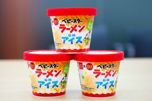 画像ギャラリー No.001のサムネイル画像 / 「ベビースターラーメン ON アイス」がクレーンゲームの景品として10月7日に登場。実物を写真と合わせて紹介
