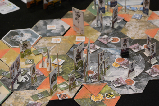 画像ギャラリー No.002のサムネイル画像 / ［SPIEL’17］日本サブカルテイスト満載なボードゲーム「Tsukuyumi: Full Moon Down」と，ドイツのインディーズ・ボードゲーム事情