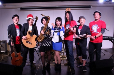 画像ギャラリー No.002のサムネイル画像 / 「ファルコム アコースティッククリスマス」レポート。ファルコムjdkバンドが，アンプラグドでの演奏による大人のXmasライブを披露