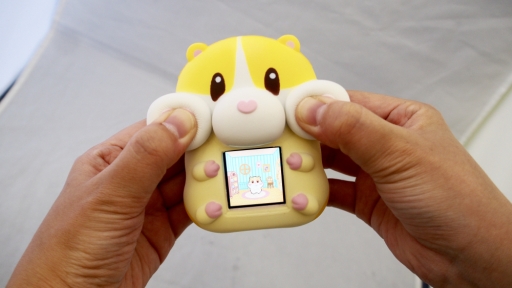 画像ギャラリー No.001のサムネイル画像 / スクイーズ素材と電子玩具が融合した「もっちりペット もっちまるず」9月27日に発売決定