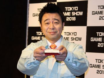 有野課長が東京ゲームショウ2018のオフィシャルサポーターに就任。その記念イベントで名刺交換してきた