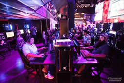 画像ギャラリー No.005のサムネイル画像 / EVO会場に隣接する世界最先端のeスポーツ施設「Esports Arena Las Vegas」フォトレポート。マネージャー Bear氏へのインタビューも