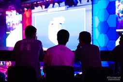 画像ギャラリー No.017のサムネイル画像 / EVO会場に隣接する世界最先端のeスポーツ施設「Esports Arena Las Vegas」フォトレポート。マネージャー Bear氏へのインタビューも