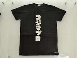 ［TGS 2018］Tシャツにぬいぐるみ，ゲーマー向けデスクにフライパン……。東京ゲームショウ2018の物販ブースを紹介